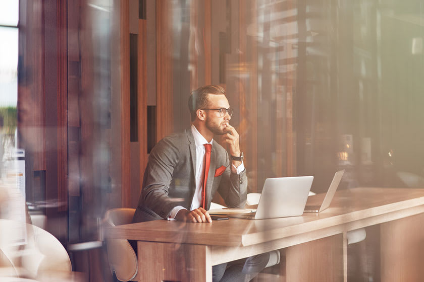 Adaptable CFO browsing on his computer